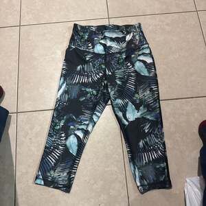 Athletic Works Women's Cropped Leggings - Tropical Leaf Print, High-Waisted